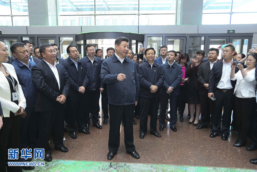 5月23日至25日,中共中央总书记、国家主席、中央军委主席习近平在黑龙江考察调研。这是5月25日上午,习近平在哈尔滨科技创新创业大厦勉励科技人员多出成果。 新华社记者 兰红光 摄
